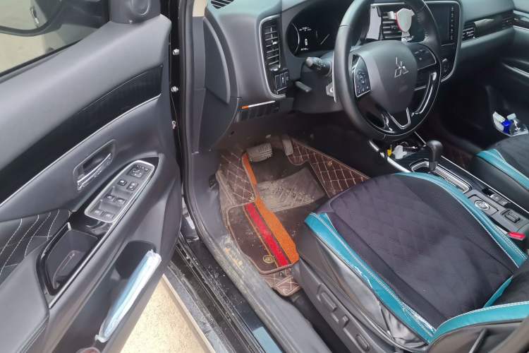 Used Mitsubishi Outlander 2021 2.4L 4x4 Zhi Xiang Edition 7 Seats Driver Seat