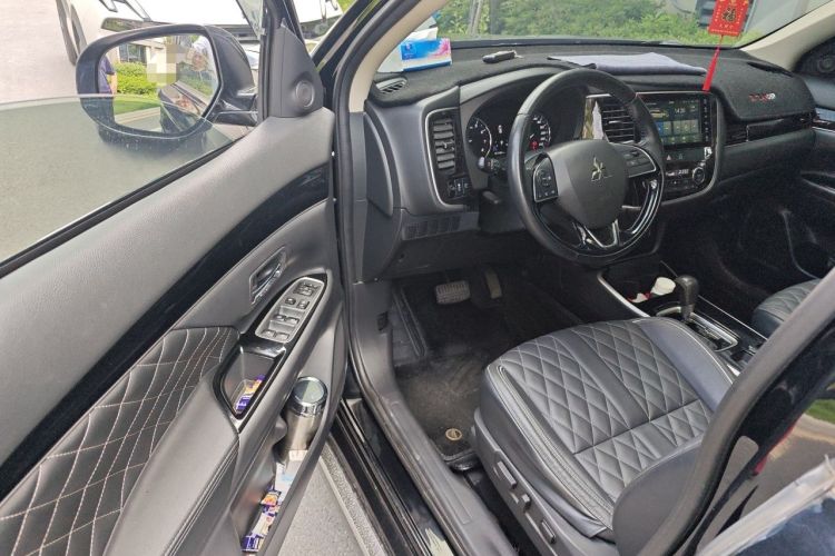 Used Mitsubishi Outlander 2021 2.0L Two-Wheel Drive Comfort Edition 5 Seats Driver Seat