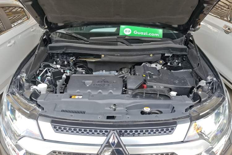 Used Mitsubishi Outlander 2021 2.4L 4x4 Zhi Xiang Edition 7 Seats Engine Bay