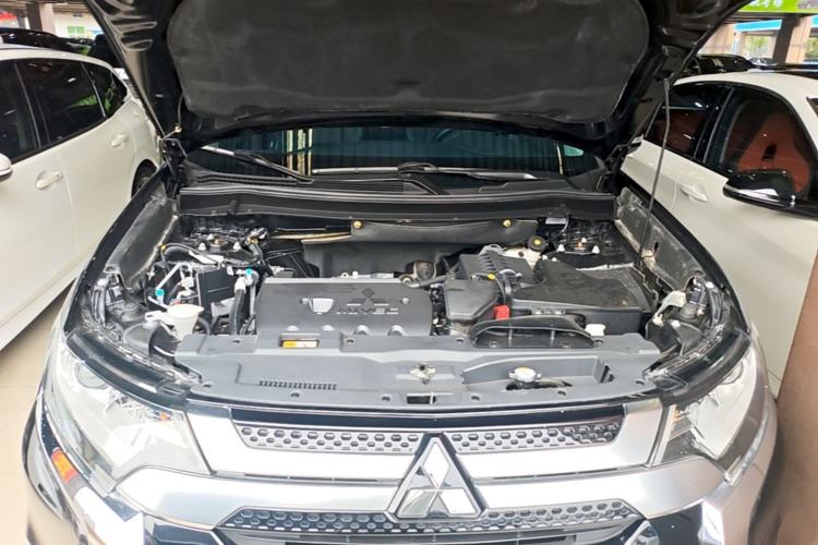 Used Mitsubishi Outlander 2021 Revised Version 2.0L Two-Wheel Drive Enjoyment Edition 5 Seats Engine Bay