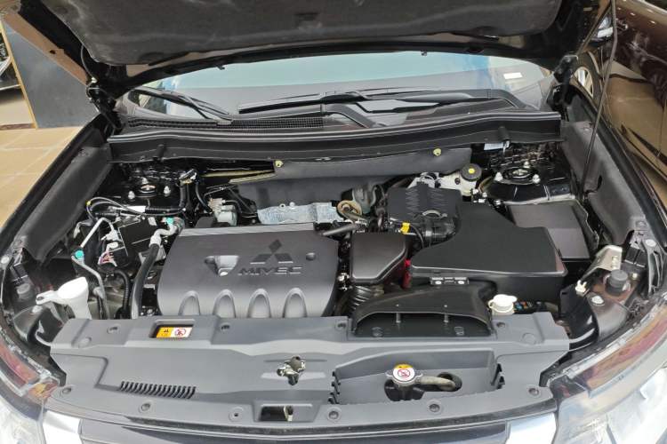Used Mitsubishi Outlander 2021 Revised Version 2.0L Two-Wheel Drive Comfort Edition 7 Seats Engine Bay