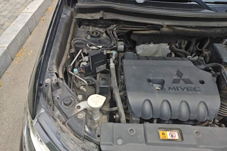 Used Mitsubishi Outlander 2021 2.0L Two-Wheel Drive Comfort Edition 7 Seats Engine Bay Right