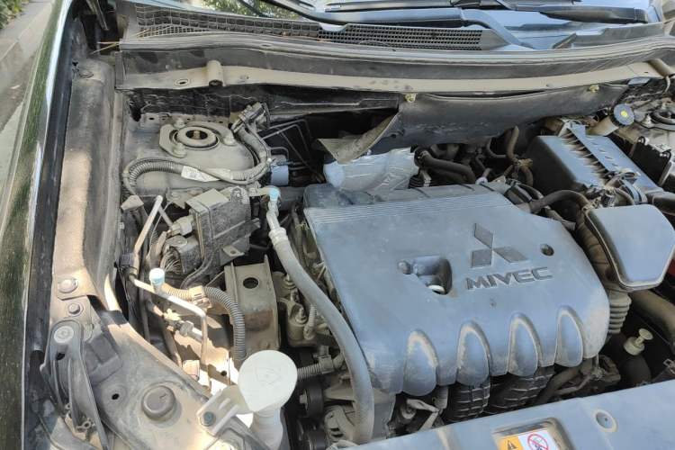 Used Mitsubishi Outlander 2021 2.0L Two-Wheel Drive Comfort Edition 7 Seats Engine Bay Right