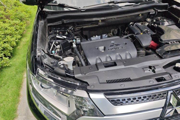 Used Mitsubishi Outlander 2021 2.0L Two-Wheel Drive Comfort Edition 5 Seats Engine Bay Right