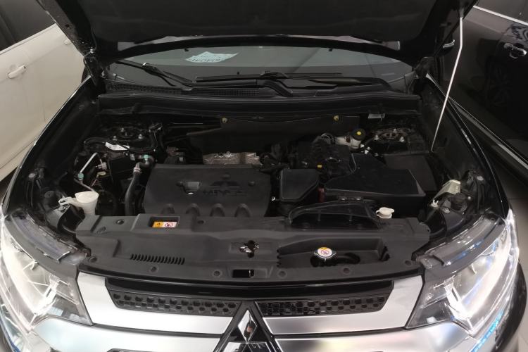 Used Mitsubishi Outlander 2021 2.0L Two-Wheel Drive Comfort Edition 7 Seats Engine Bay