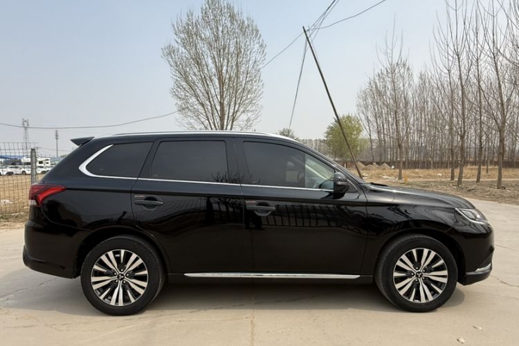 Used Mitsubishi Outlander 2021 2.4L 4x4 Zhi Xiang Edition 7 Seats Exterior 1