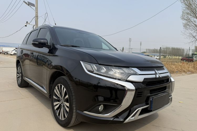 Used Mitsubishi Outlander 2021 2.4L 4x4 Zhi Xiang Edition 7 Seats Exterior 2