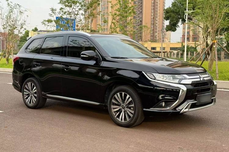 Used Mitsubishi Outlander 2021 Revised Version 2.0L Two-Wheel Drive Comfort Edition 7 Seats Exterior 2