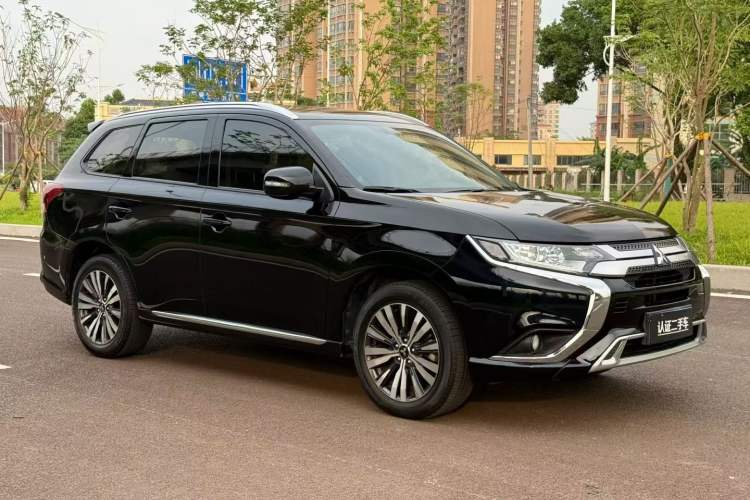 Used Mitsubishi Outlander 2021 Revised Version 2.0L Two-Wheel Drive Comfort Edition 7 Seats Exterior 2