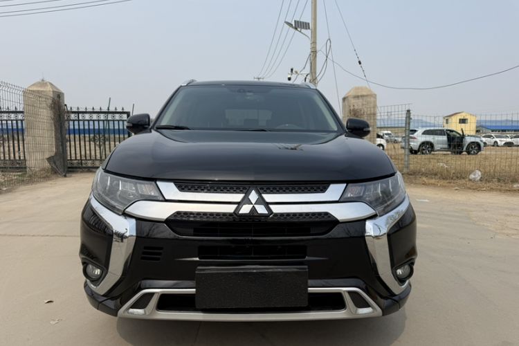 Used Mitsubishi Outlander 2021 2.4L 4x4 Zhi Xiang Edition 7 Seats Exterior 3