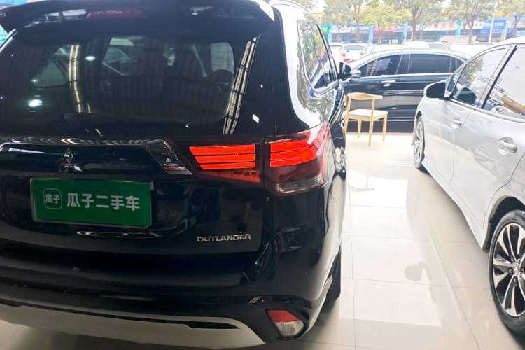 Used Mitsubishi Outlander 2021 Revised Version 2.0L Two-Wheel Drive Enjoyment Edition 5 Seats Exterior 3