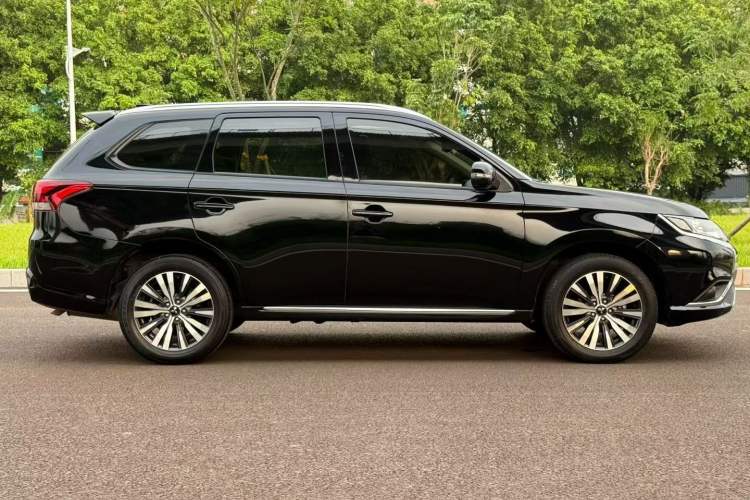 Used Mitsubishi Outlander 2021 Revised Version 2.0L Two-Wheel Drive Comfort Edition 7 Seats Exterior 3