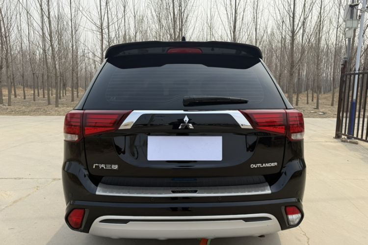 Used Mitsubishi Outlander 2021 2.4L 4x4 Zhi Xiang Edition 7 Seats Exterior 4