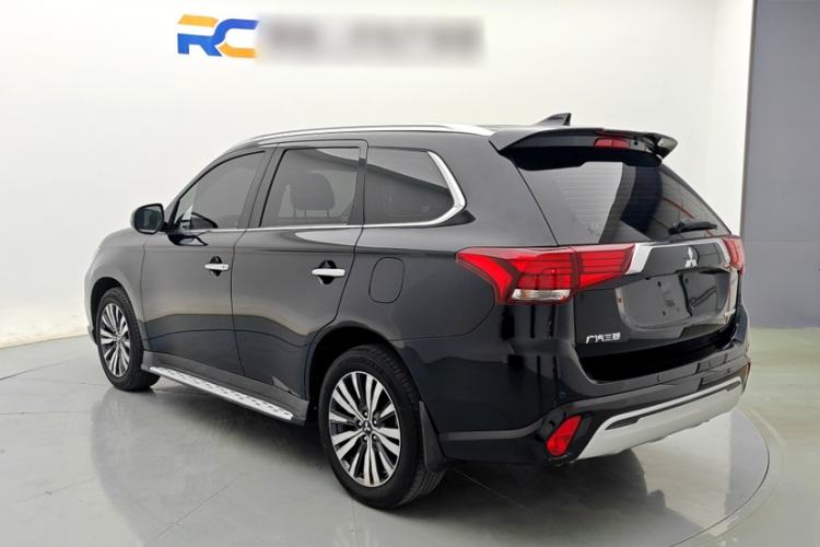 Used Mitsubishi Outlander 2021 2.4L 4x4 Zhi Xiang Edition 7 Seats Exterior 4