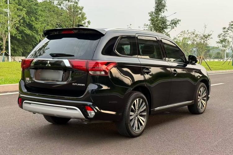 Used Mitsubishi Outlander 2021 Revised Version 2.0L Two-Wheel Drive Comfort Edition 7 Seats Exterior 4