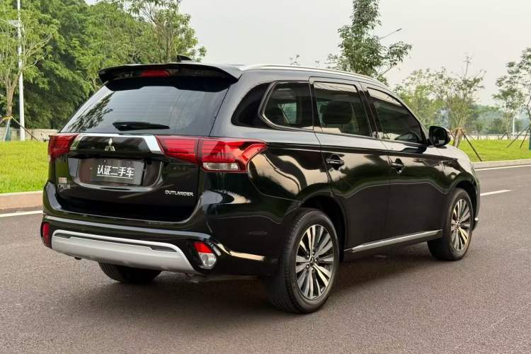 Used Mitsubishi Outlander 2021 Revised Version 2.0L Two-Wheel Drive Comfort Edition 7 Seats Exterior 4