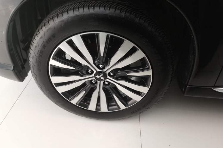 Used Mitsubishi Outlander 2021 2.0L Two-Wheel Drive Comfort Edition 7 Seats Exterior 4