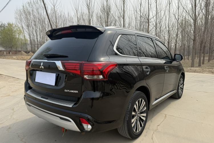 Used Mitsubishi Outlander 2021 2.4L 4x4 Zhi Xiang Edition 7 Seats Exterior 5