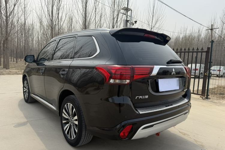 Used Mitsubishi Outlander 2021 2.4L 4x4 Zhi Xiang Edition 7 Seats Exterior 6