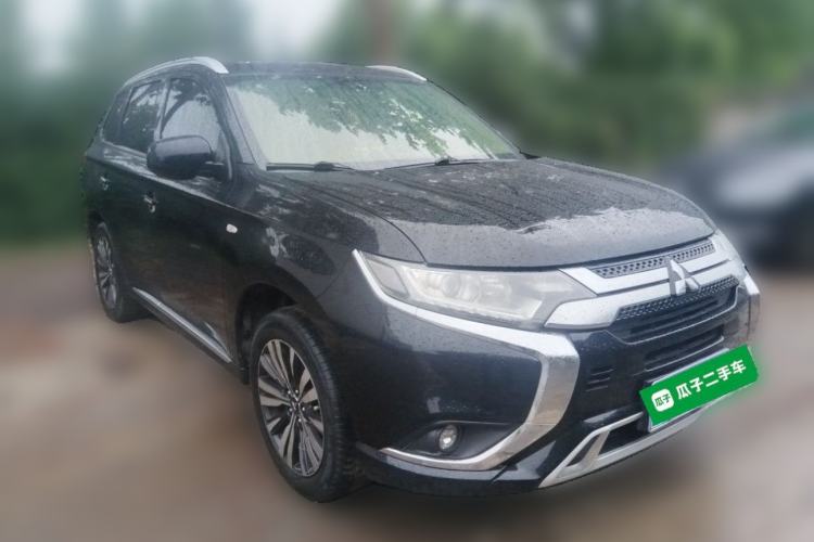 Used Mitsubishi Outlander 2021 2.0L Two-Wheel Drive Comfort Edition 5 Seats Front Right 45 Deg