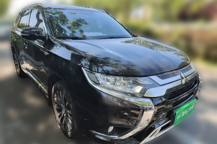 Used Mitsubishi Outlander 2021 2.0L Two-Wheel Drive Comfort Edition 7 Seats Front Right 45 Deg