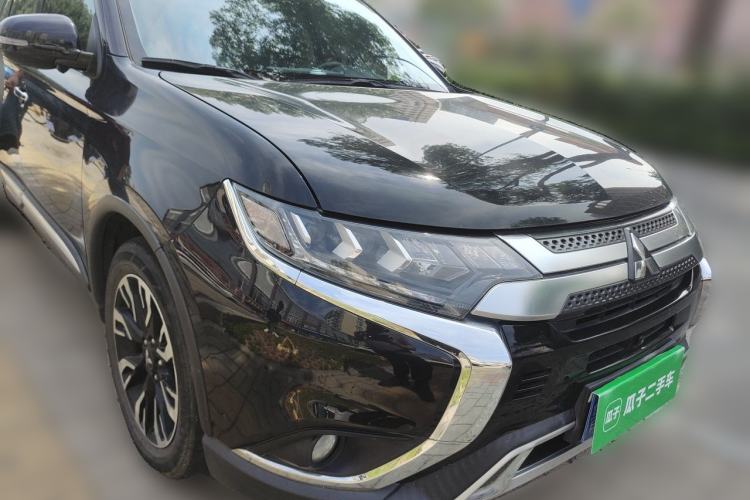 Used Mitsubishi Outlander 2021 2.4L 4x4 Comfort Edition 5 Seats Front Right 45 Deg