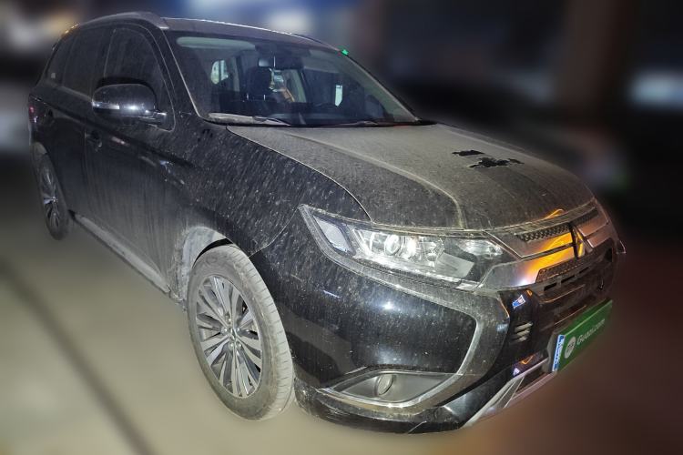 Used Mitsubishi Outlander 2021 2.0L Two-Wheel Drive Comfort Edition 5 Seats Front Right 45 Deg