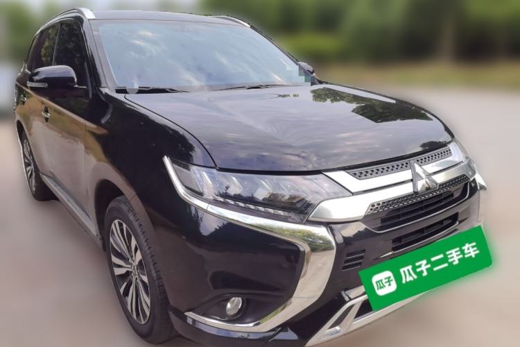 Used Mitsubishi Outlander 2021 2.4L 4x4 Zhi Xiang Edition 7 Seats Front Right 45 Deg