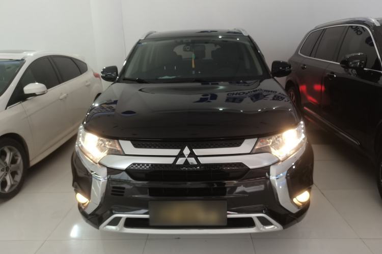 Used Mitsubishi Outlander 2021 2.0L Two-Wheel Drive Comfort Edition 7 Seats Front