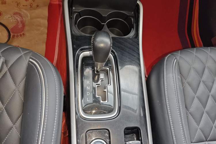 Used Mitsubishi Outlander 2021 2.4L 4x4 Zhi Xiang Edition 7 Seats Gear Lever