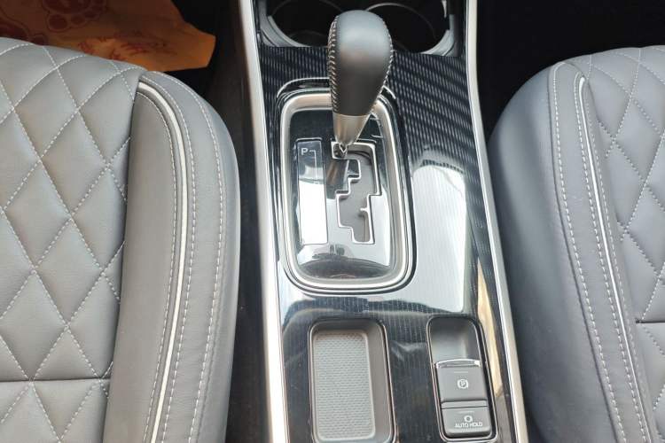 Used Mitsubishi Outlander 2021 Revised Version 2.0L Two-Wheel Drive Comfort Edition 7 Seats Gear Lever