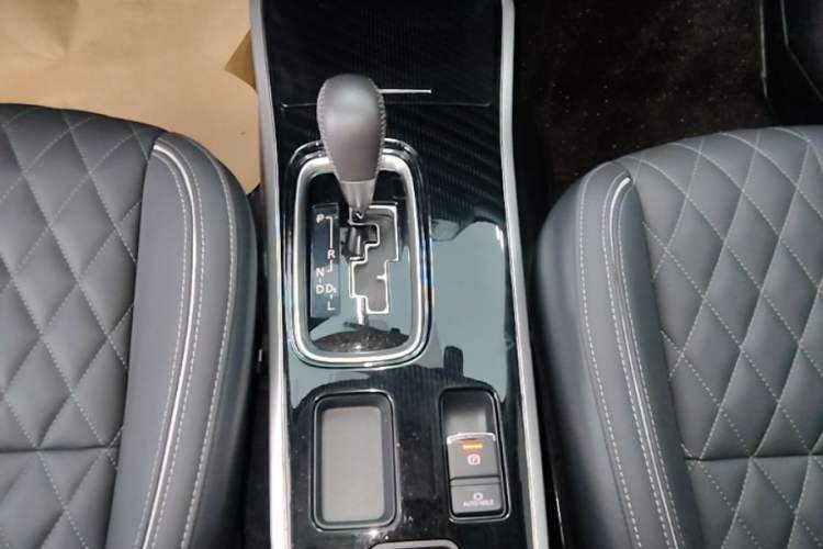 Used Mitsubishi Outlander 2021 2.0L Two-Wheel Drive Comfort Edition 5 Seats Gear Lever