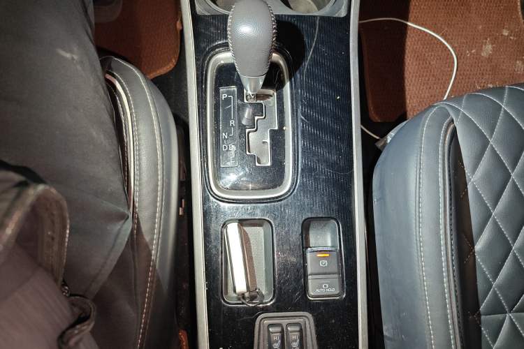 Used Mitsubishi Outlander 2021 2.0L Two-Wheel Drive Comfort Edition 5 Seats Gear Lever
