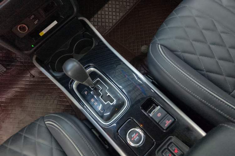 Used Mitsubishi Outlander 2021 2.4L 4x4 Zhi Xiang Edition 7 Seats Gear Lever