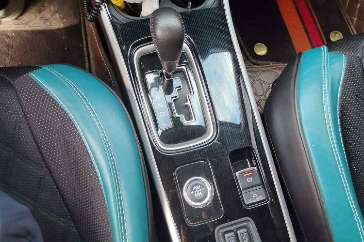 Used Mitsubishi Outlander 2021 2.4L 4x4 Zhi Xiang Edition 7 Seats Gear Lever