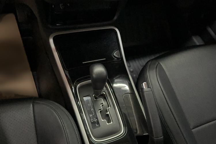 Used Mitsubishi Outlander 2021 2.0L Two-Wheel Drive Comfort Edition 5 Seats Gear Lever