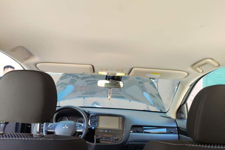 Used Mitsubishi Outlander 2021 Revised Version 2.0L Two-Wheel Drive Comfort Edition 5 Seats Headliner