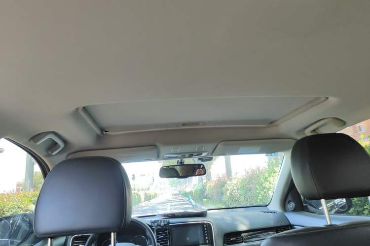 Used Mitsubishi Outlander 2021 2.0L Two-Wheel Drive Comfort Edition 7 Seats Headliner