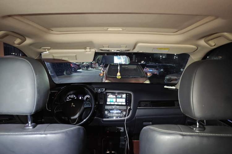Used Mitsubishi Outlander 2021 2.0L Two-Wheel Drive Comfort Edition 5 Seats Headliner