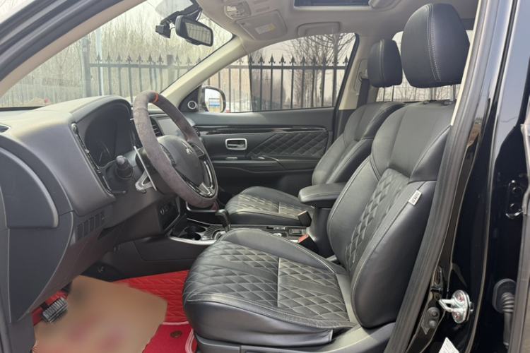 Used Mitsubishi Outlander 2021 2.4L 4x4 Zhi Xiang Edition 7 Seats Interior 1