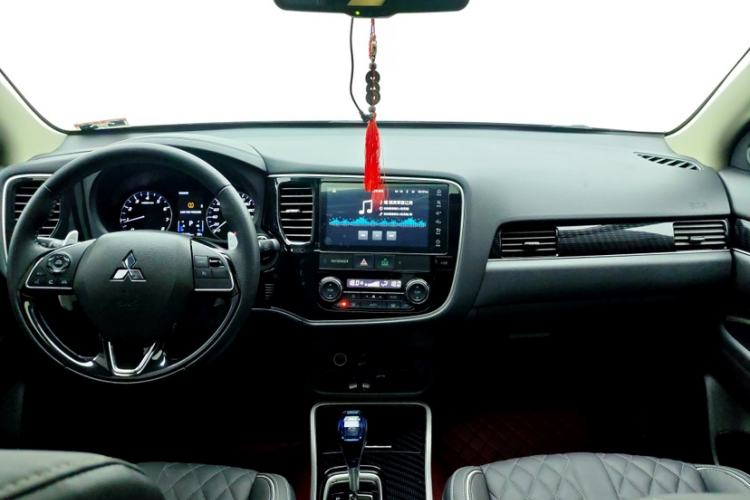 Used Mitsubishi Outlander 2021 2.4L 4x4 Zhi Xiang Edition 7 Seats Interior 1