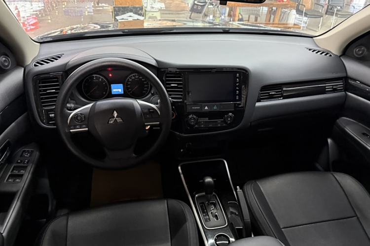 Used Mitsubishi Outlander 2021 2.0L Two-Wheel Drive Comfort Edition 5 Seats Interior 1