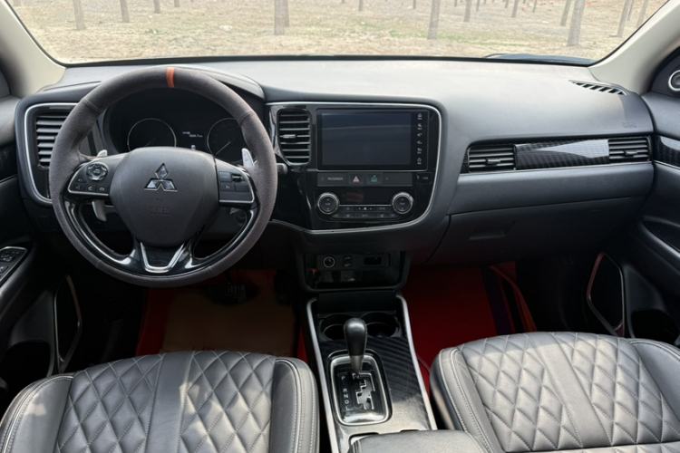 Used Mitsubishi Outlander 2021 2.4L 4x4 Zhi Xiang Edition 7 Seats Interior 10