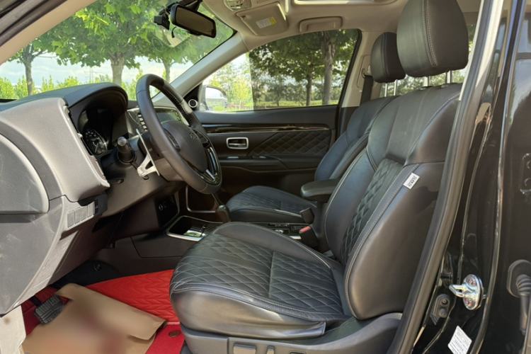 Used Mitsubishi Outlander 2021 2.4L 4x4 Zhi Xiang Edition 7 Seats Interior 13