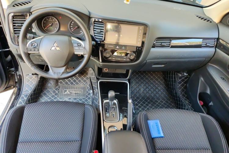 Used Mitsubishi Outlander 2021 Revised Version 2.0L Two-Wheel Drive Comfort Edition 5 Seats Interior 2