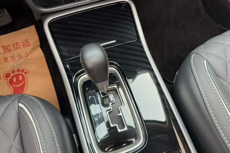 Used Mitsubishi Outlander 2021 Revised Version 2.0L Two-Wheel Drive Comfort Edition 7 Seats Interior 2