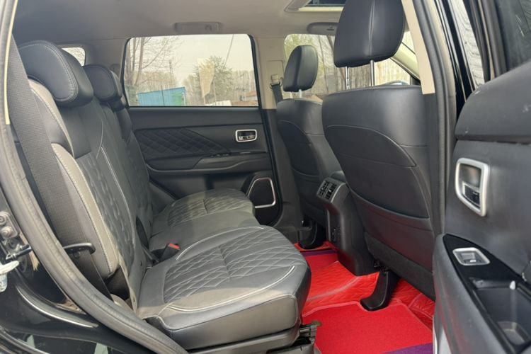 Used Mitsubishi Outlander 2021 2.4L 4x4 Zhi Xiang Edition 7 Seats Interior 3