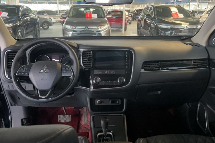 Used Mitsubishi Outlander 2021 Revised Version 2.0L Two-Wheel Drive Enjoyment Edition 5 Seats Interior 3