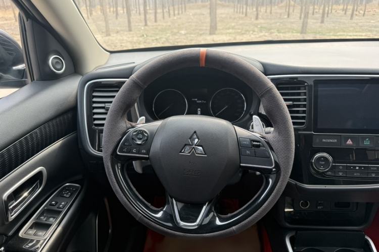 Used Mitsubishi Outlander 2021 2.4L 4x4 Zhi Xiang Edition 7 Seats Interior 4