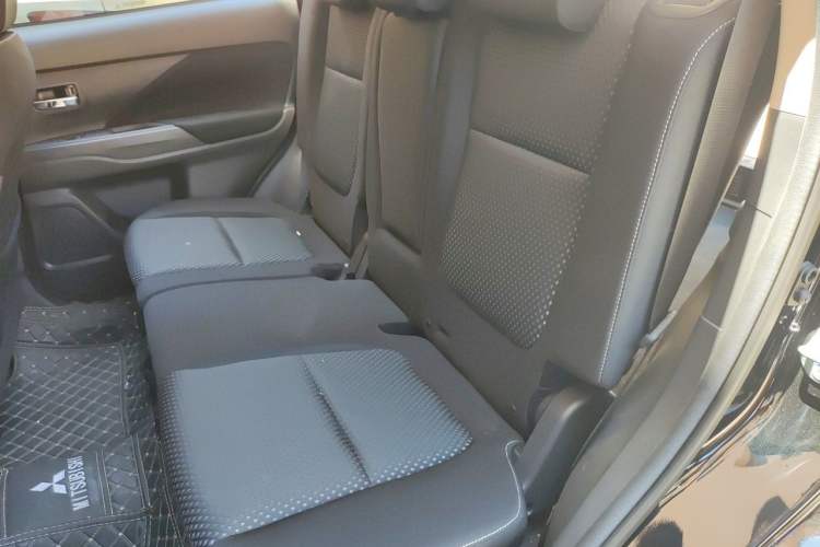 Used Mitsubishi Outlander 2021 Revised Version 2.0L Two-Wheel Drive Comfort Edition 5 Seats Interior 4